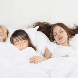 three-children-sleeping-bed-beautiful-under-one-white-blanket-87769429